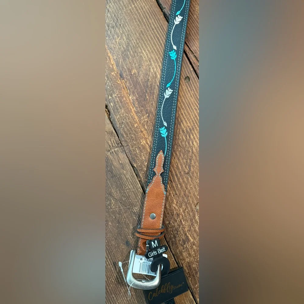 NEW Catchfly Girl's Arrow Embroidered Belt Size Medium